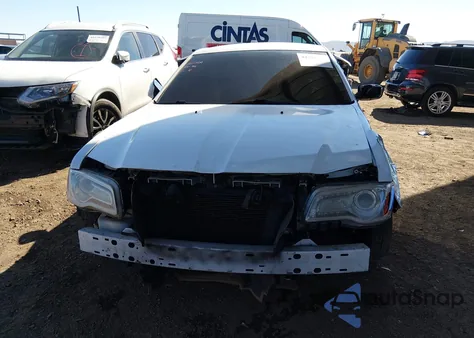 2013 Chrysler 300C z USA, uszkodzony, nr VIN 2C3CCAET0DH710101